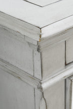 Load image into Gallery viewer, Kanwyn Chest
