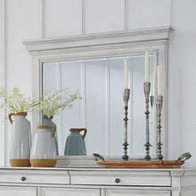 Load image into Gallery viewer, Kanwyn Mirror
